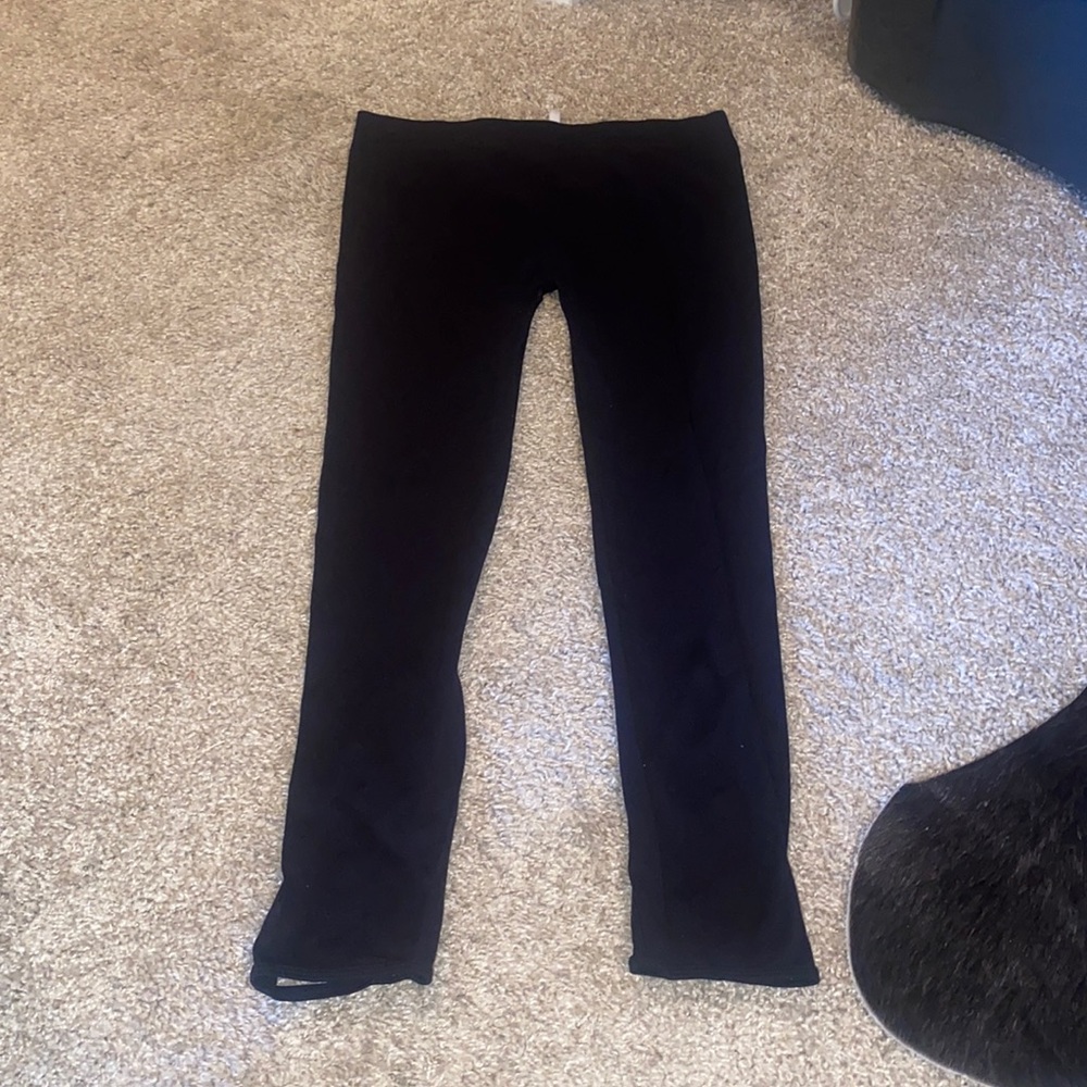 Super cute leggings with cute detailing on the bottom by ankles